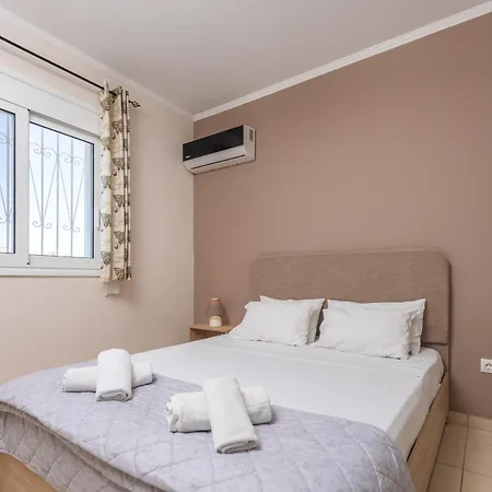 Dennis And Tanya * Laganas