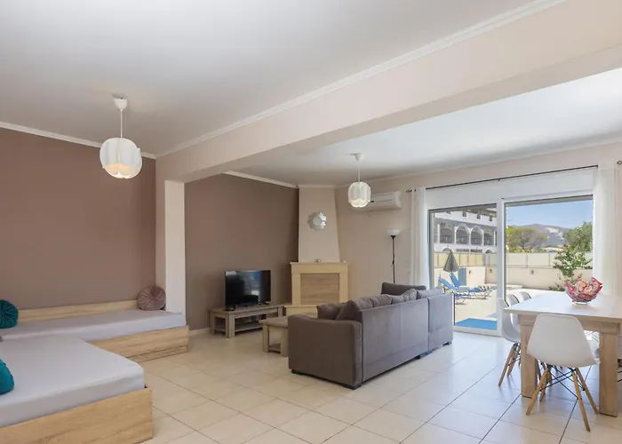 Dennis And Tanya Tatil Evi