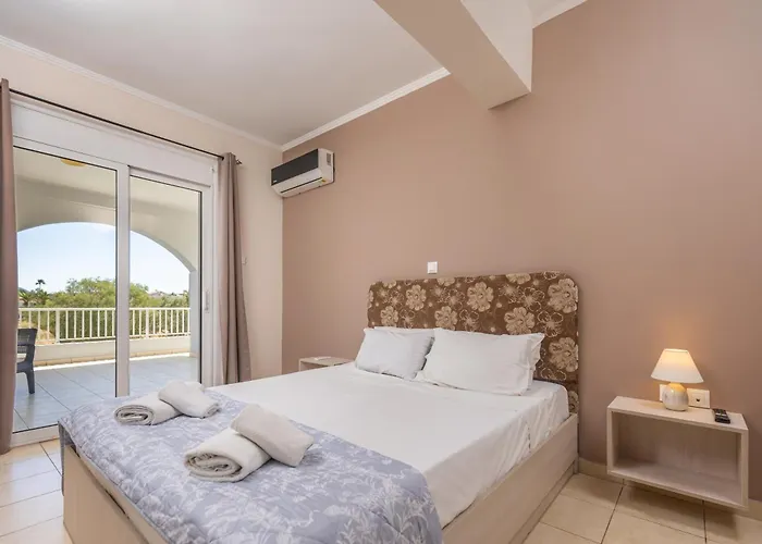 Tatil Evi Dennis And Tanya