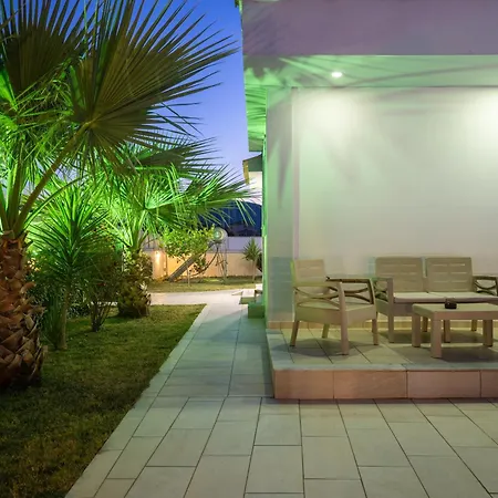 Dennis And Tanya * Лаганас