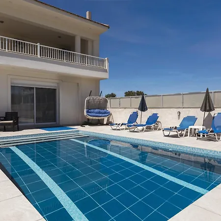 Dennis And Tanya Дом отдыха Лаганас