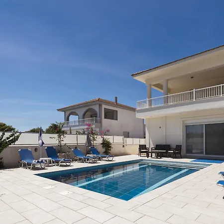 Dennis And Tanya Дом отдыха *